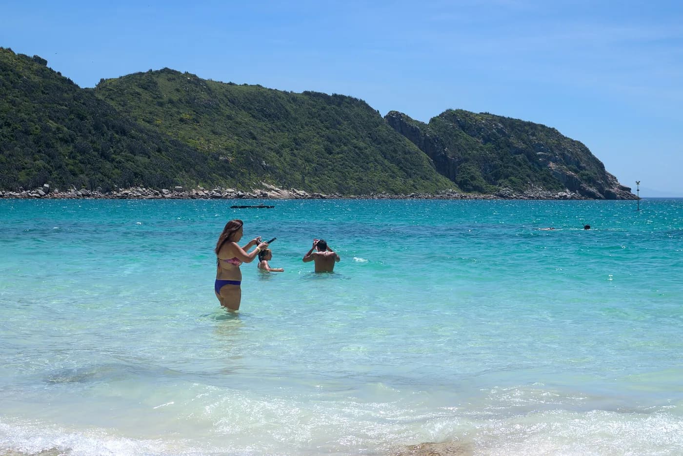 Aguas turquesas de Praia do Farol en Arraial do Cabo, Brasil